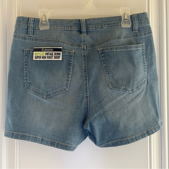 D. Jeans Light Blue Denim short in Size 12 - Picture 2 of 2